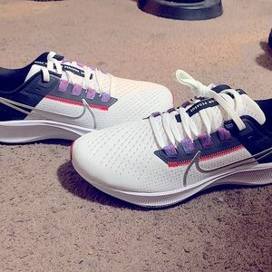 Women’s Nike Air Zoom Pegasus 38 ⚡️Size 8.5 🌟 New in box ✨ wht/silver/blk
